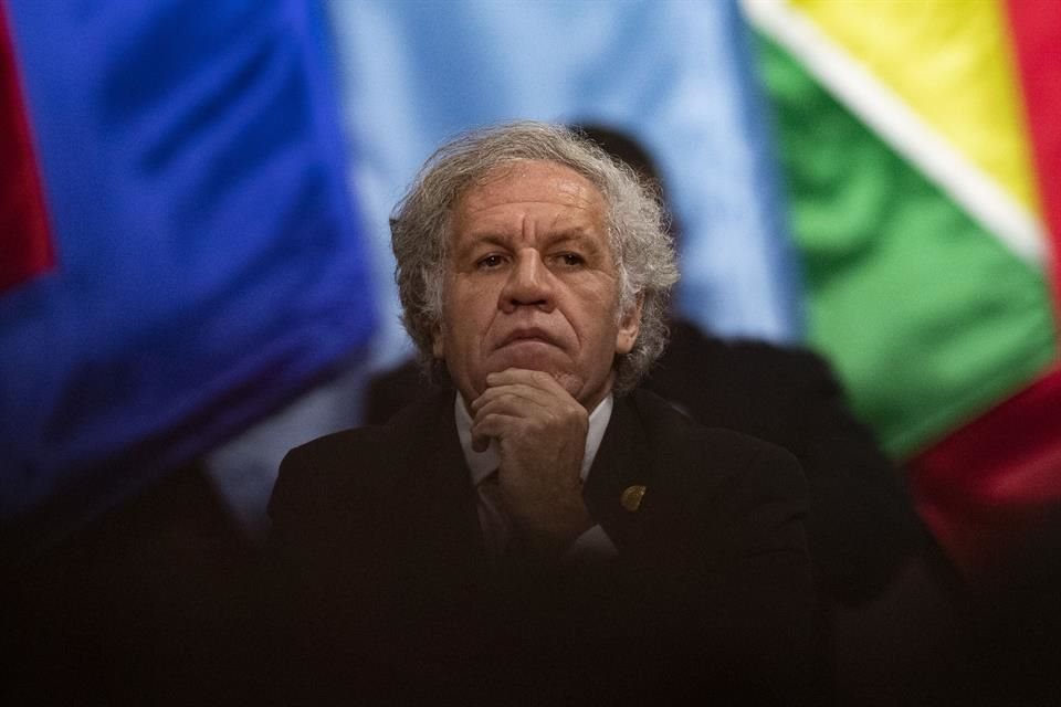 El secretario general de la Organización de Estados Americanos, Luis Almagro, asiste a la apertura de la Asamblea General de la OEA en Lima, Perú, el 5 de octubre de 2002.