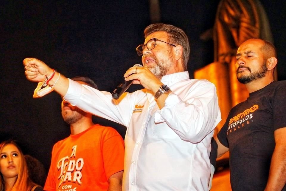 Ricardo Bours, cuando era abanderado de MC en Sonora, decidió declinar en favor de su contrincante Ernesto Gándara para sumar fuerzas contra el morenista Alfredo Durazo.