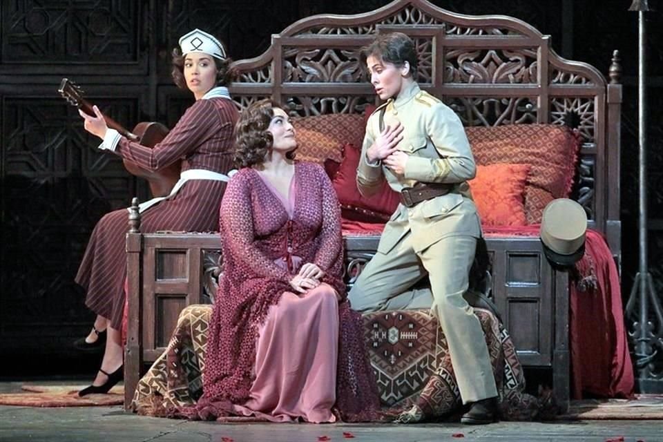 Las tres cantantes ya habían trabajado juntas en la Met de NY. En la imagen, Sierra, como Susana; Pérez, la Condesa, y Leonard, Cherubino, durante una presentación de 'Las bodas de Fígaro', de Mozart.