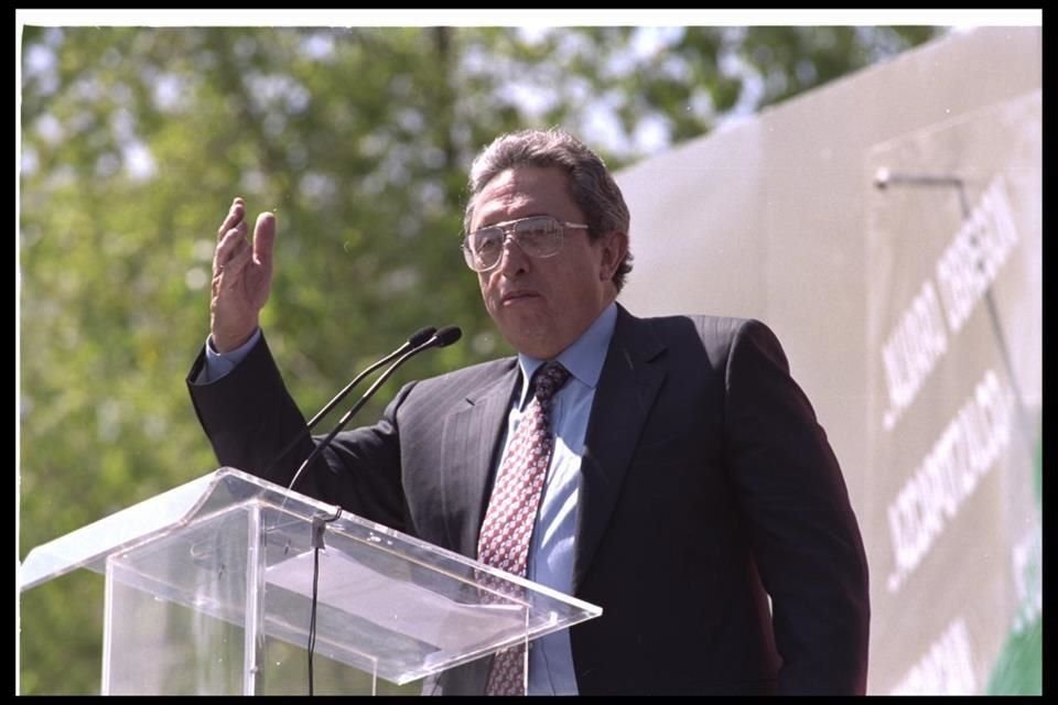 Manuel Aguilera Gómez fue jefe del Departamento del Distrito Federal del 29 noviembre de 1993 al 30 de noviembre de 1994.