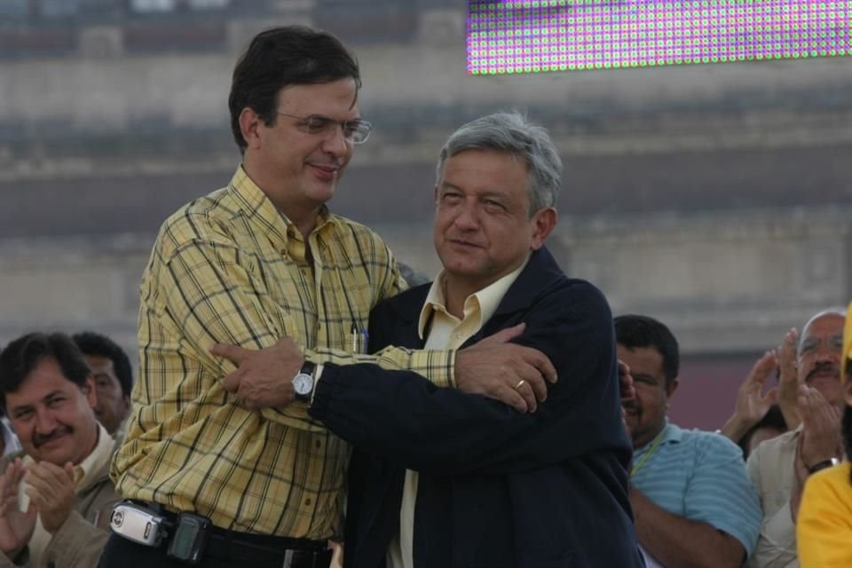 Marcelo Ebrard y Mario Delgado financiaron con dinero en efectivo campañas de AMLO a la Presidencia, según libro 'El rey del cash'.