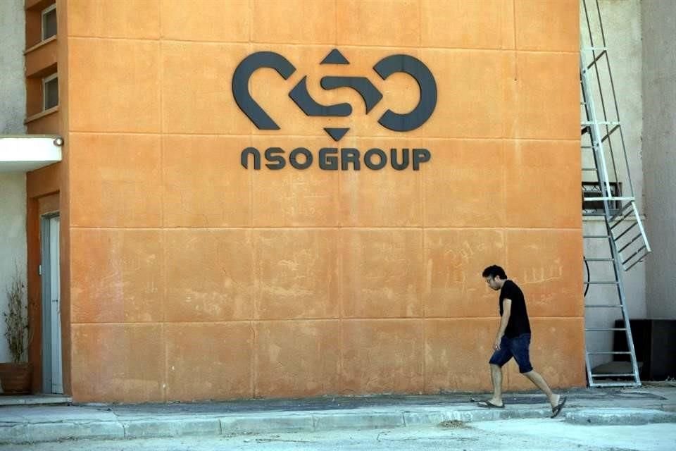 La FGR informó que han presentado a la autoridad judicial pruebas que muestran que la empresa NSO Group vendía el sistema 'PEGASUS', y al mismo tiempo, entregaba información a terceros.