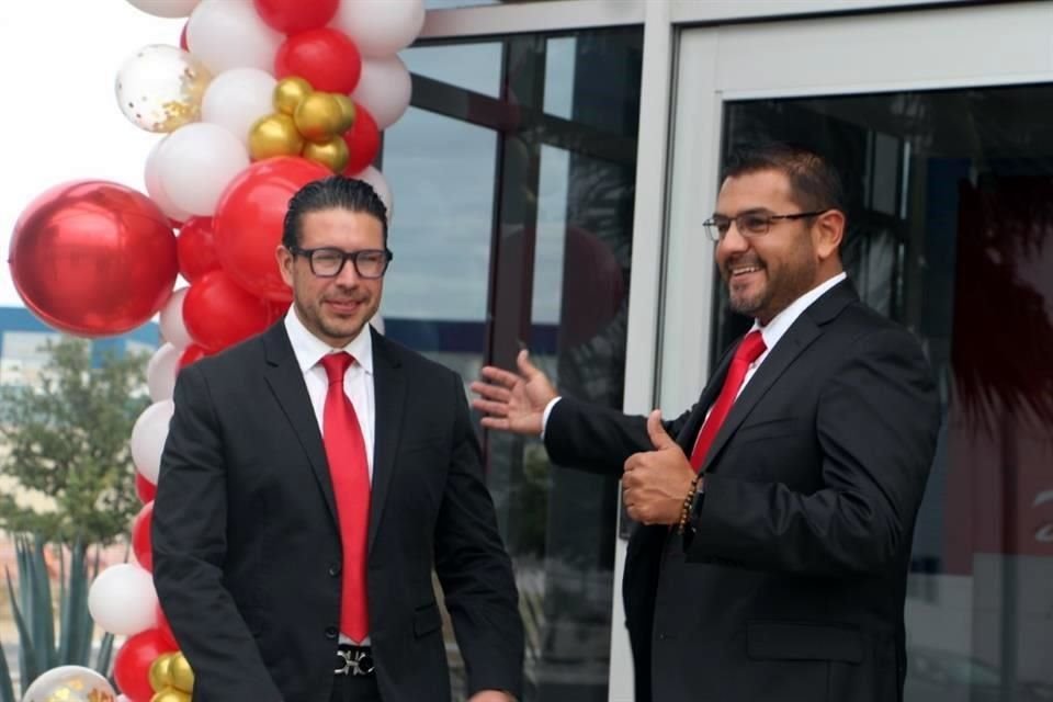 Xavier Casas (izq.) y Mario Martínez, director general y director de Operaciones de Danfoss México, respectivamente.