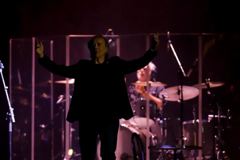 Así se despidió Serrat de México con su gira 'El Vicio de Cantar, Serrat 1965-2022'.