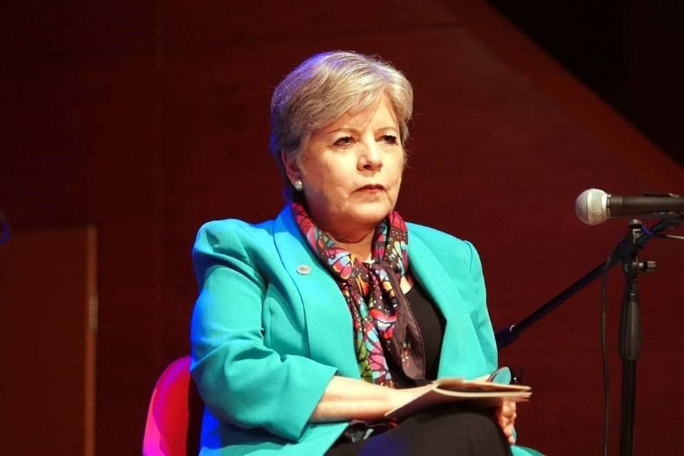 En EU, pidieron al Gobierno de Biden bloquear la candidatura de Alicia Bárcena para dirigir el BID por simpatizar con Gobiernos comunistas.