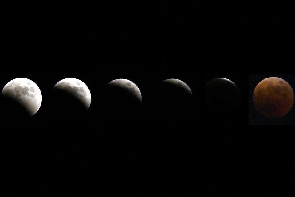 Esta serie de imágenes muestra la progresión del eclipse total de Luna sobre los cielos de Tokio, en Japón.