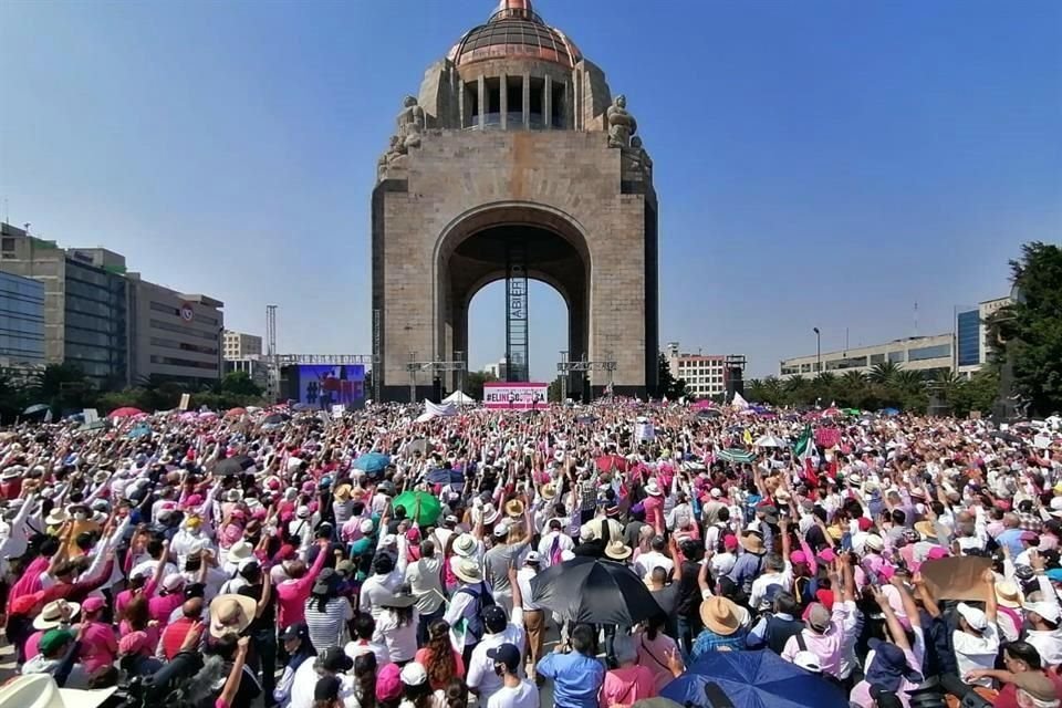 Miles de ciudadanos marcharon en la Ciudad de Mxico y en ms de 40 ciudades del Pas en defensa del Instituto Nacional Electoral.