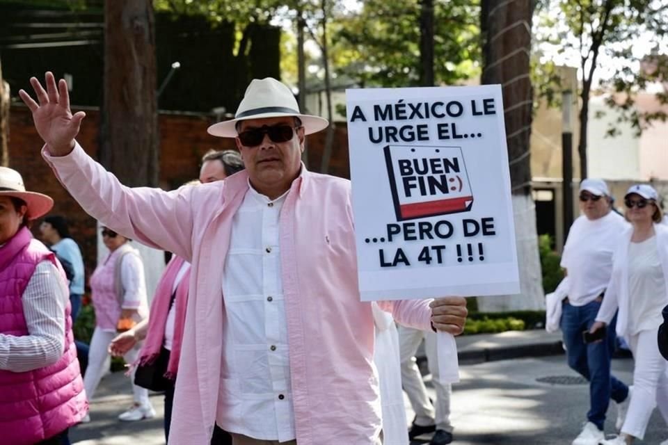 Las protestas, como esta en Toluca, Estado de Mxico, incluyeron consignas contra el Gobierno del Presidente Andrs Manuel Lpez Obrador.