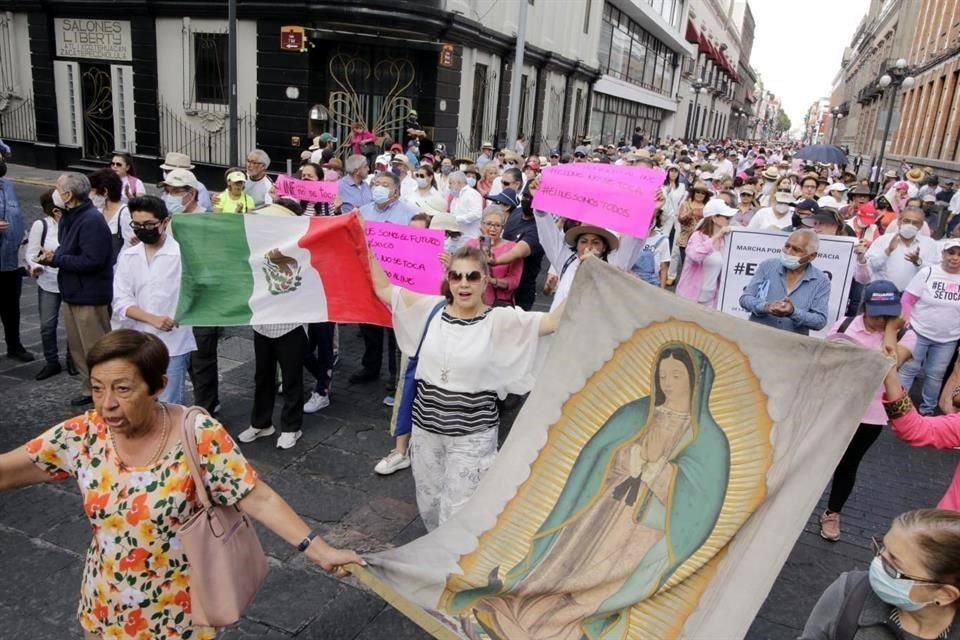 En miles se cuenta la participacin en la marcha ciudadana en defensa del INE en la ciudad de Puebla.