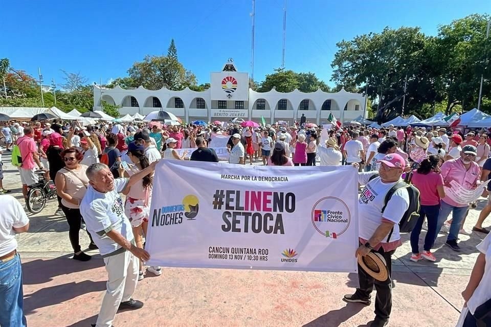 Aspecto de la manifestacin en rechazo a la reforma electoral en Cancn, Quintana Roo.