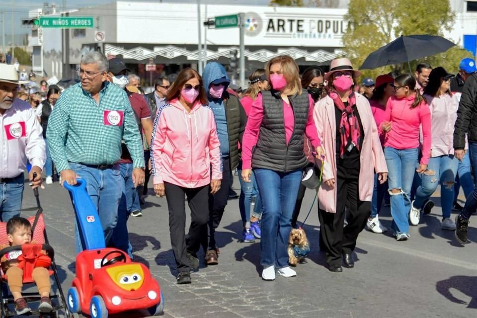 La Gobernadora panista de Chihuahua, Maru Campos, fue la única con ese cargo en el País que participó en las marchas a favor del INE durante el domingo.