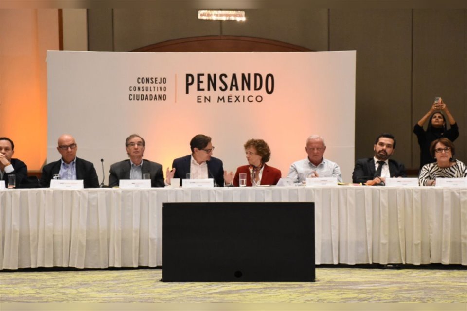 Woldenberg participó junto los primeros consejeros electorales del INE, Mauricio Merino y Jaqueline Peschard, en el conversatorio 'La destrucción del sistema electoral y democrático de México'.
