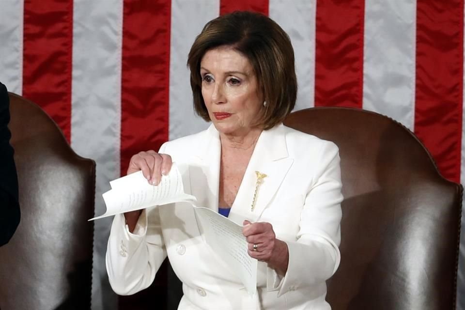 Pelosi rompe la copia del discurso del Estado de la Unión del Presidente Trump en 2020.