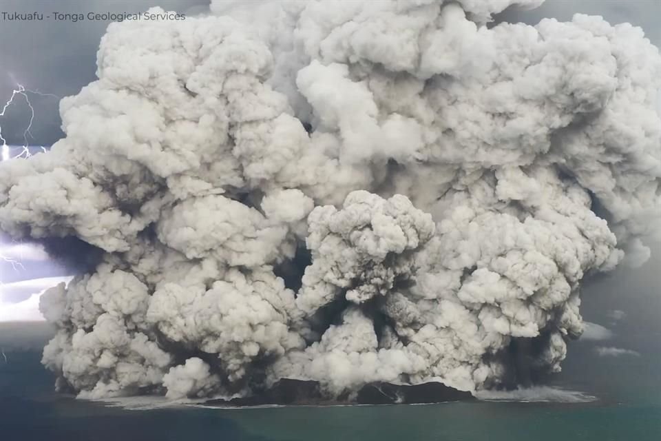 La Tierra vibró durante casi 8 horas tras la erupción del volcán Hunga-Tonga, considerada la más grande registrada con tecnología moderna.