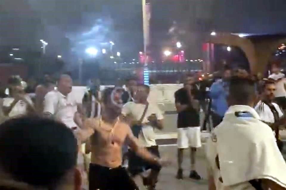 La gresca fue grabada y compartida en redes sociales.