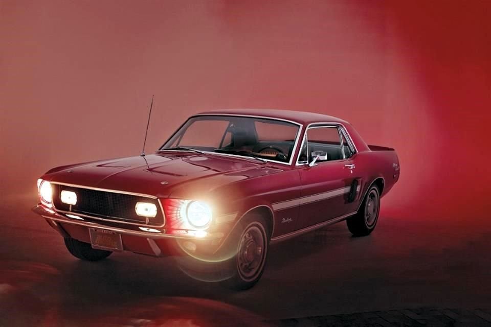 El Mustang California Special cuenta con un motor 289 2-V de 195 hp.