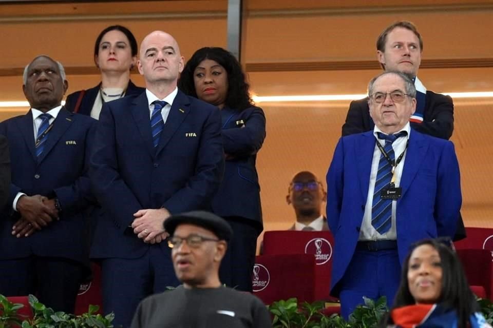 Gianni Infantino, presidente de la FIFA, y Noel Le Graet, presidente de la Federación Francesa, ocuparon un palco del 974.