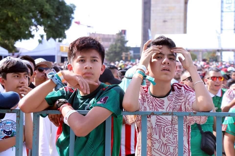 Los niños también sufrieron la derrota del Tricolor.