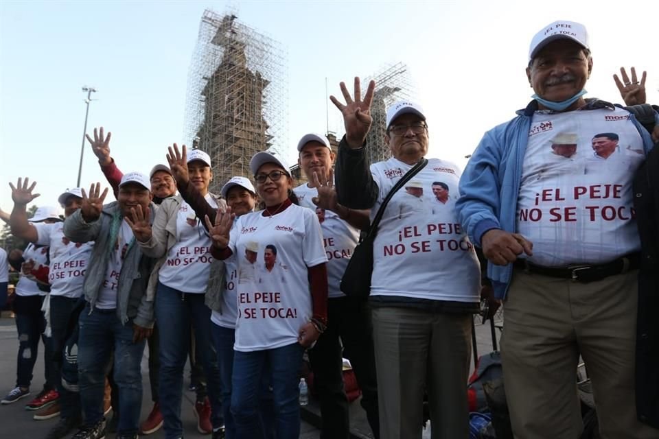 Simpatizantes de AMLO lanzaron porras de apoyo en la Plancha del Zócalo de la Ciudad de México.