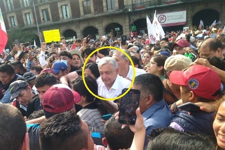 El Presidente López Obrador a su llegada al Zócalo.