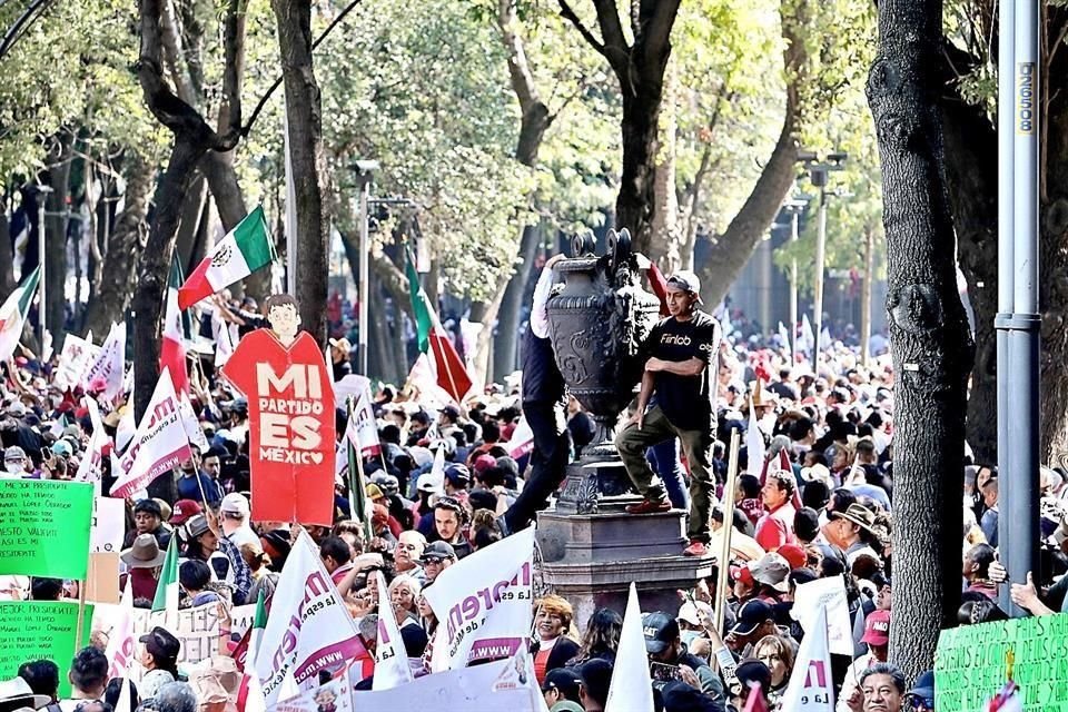 La marcha salió pasadas las 9:00 horas del Ángel de la Independencia. El discurso del Presidente en el Zócalo inició a las 15:00 horas.