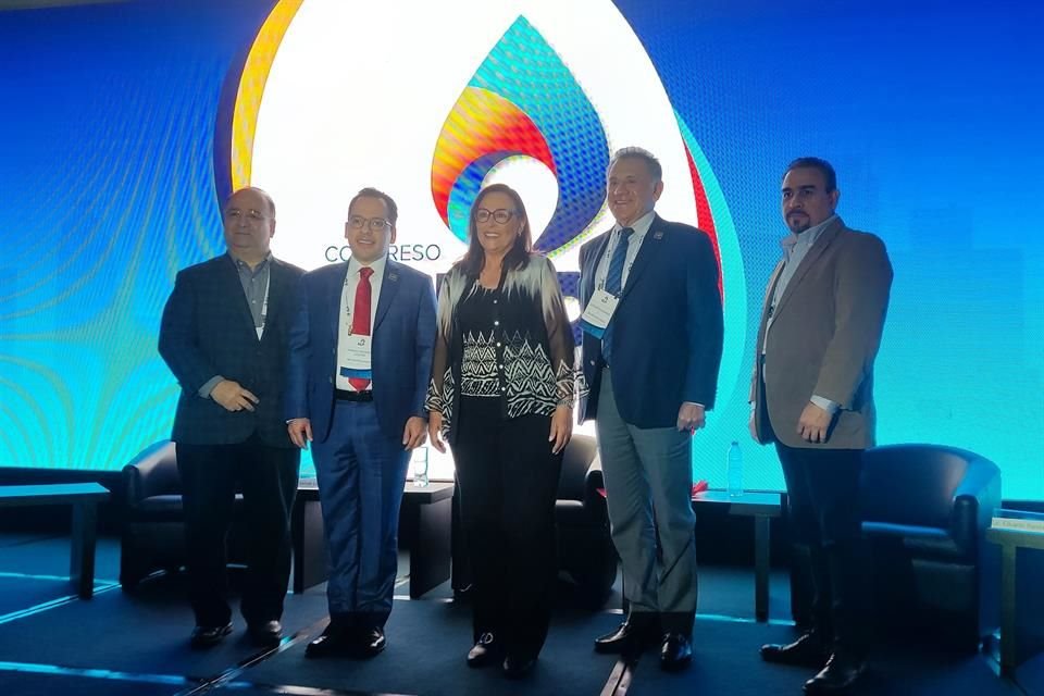 Rocío Nahle se reunió con empresarios de gas LP en el Congreso 2022 de dicho sector.