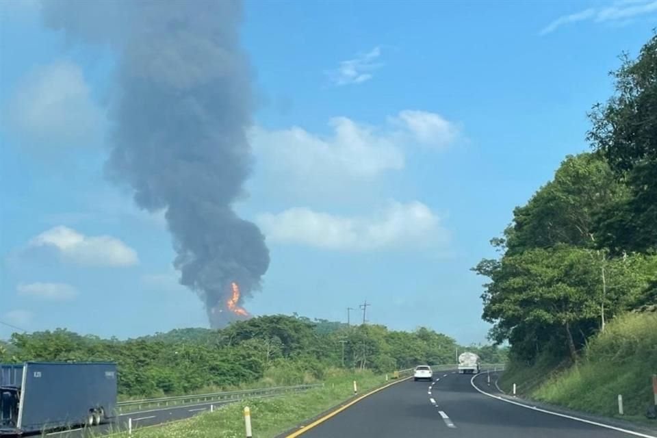Explosión por fuga de etano en Agua Dulce, Veracruz, dejó a 11 personas con quemaduras de primer y segundo grado, informó Protección Civil del Estado