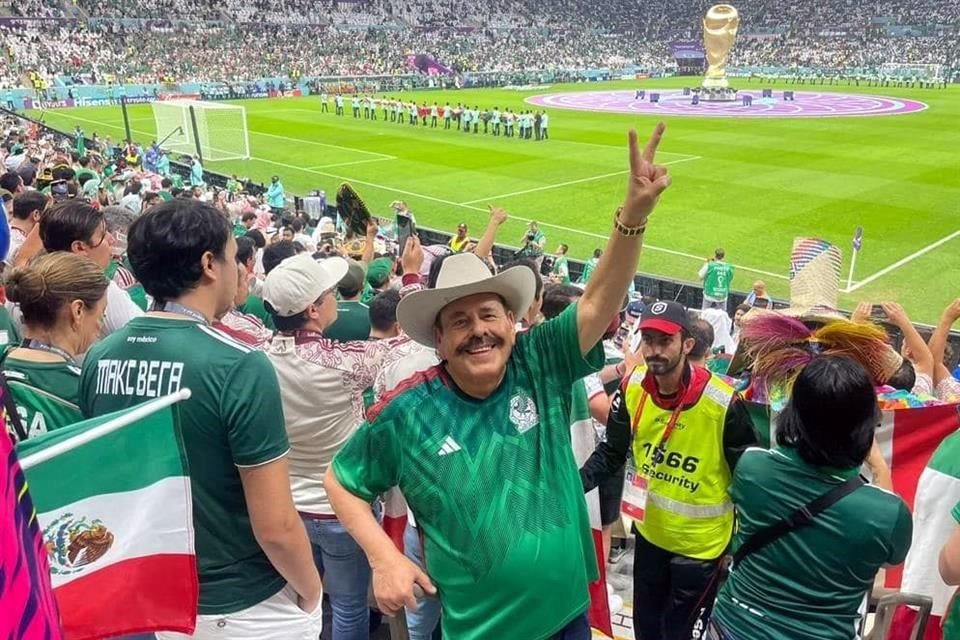 Armando Guadiana publicó fotos desde el estadio donde se llevó a cabo el partido de México contra Arabia Saudita, en el Mundial de Qatar.