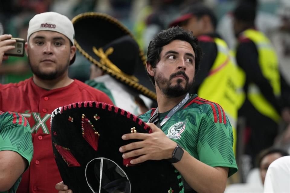 Así terminaron muchos aficionados mexicanos luego de que la Selección quedó fuera del Mundial de Qatar.