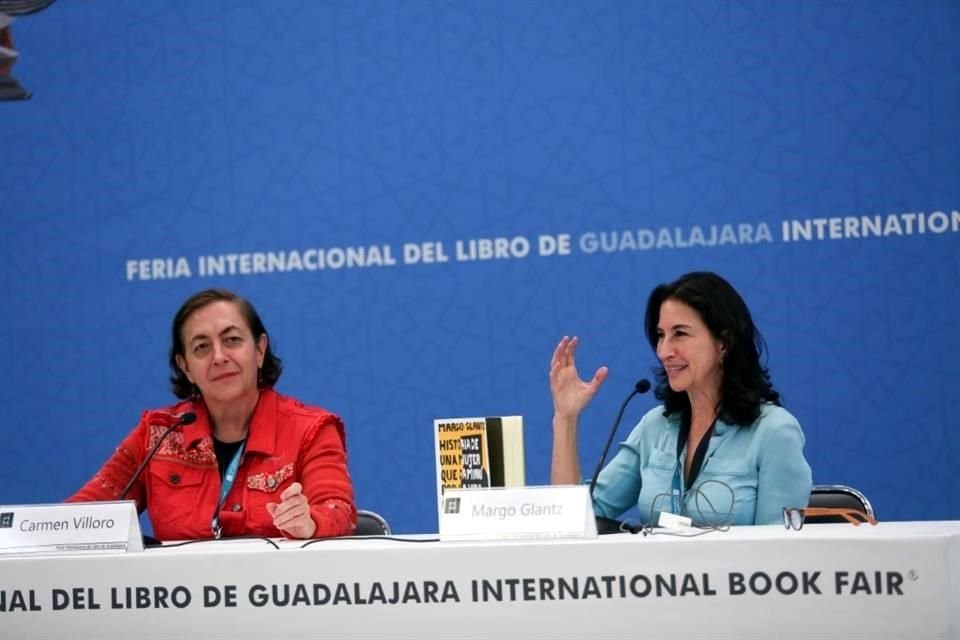 La escritora Carmen Villoro y la editora Deborah Holtz comentaron la reedición del libro de Margo Glantz, quien se conectó vía remota a la presentación. 