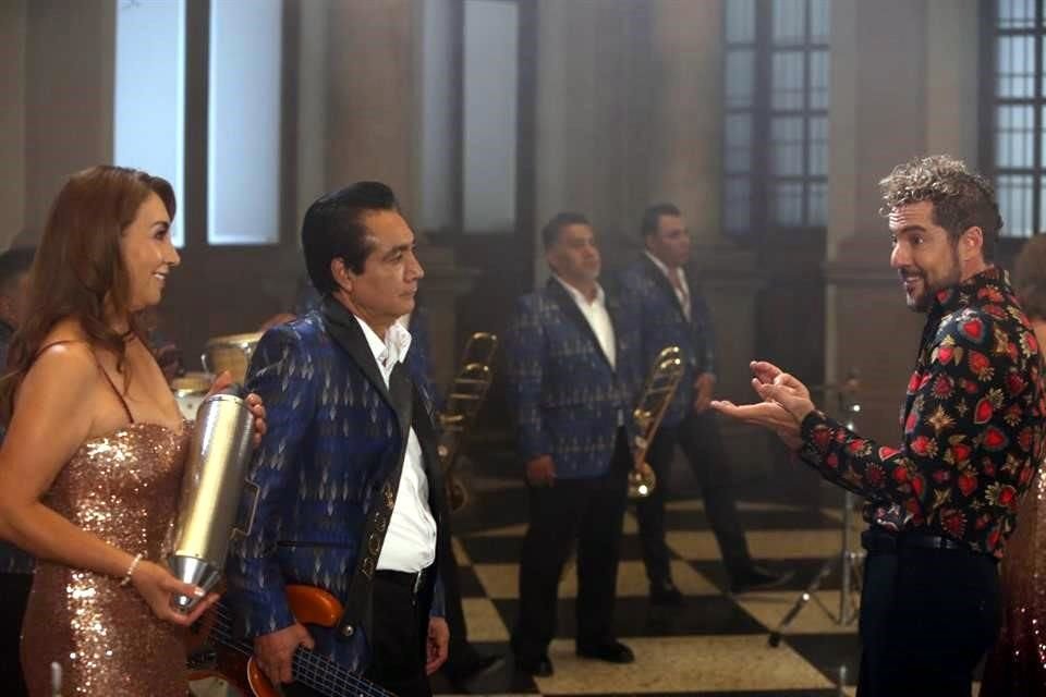 El videoclip de 'Quiero Ser Yo (Ese Hombre)' fue filmado en la explanada principal del Club de Periodistas de la Ciudad de México en un ambiente totalmente festivo.