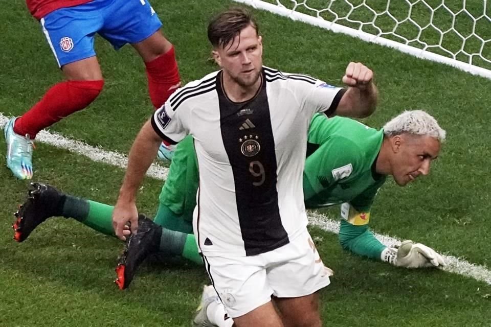 Niclas Fülkrug puso el último tanto para el amargo triunfo alemán.