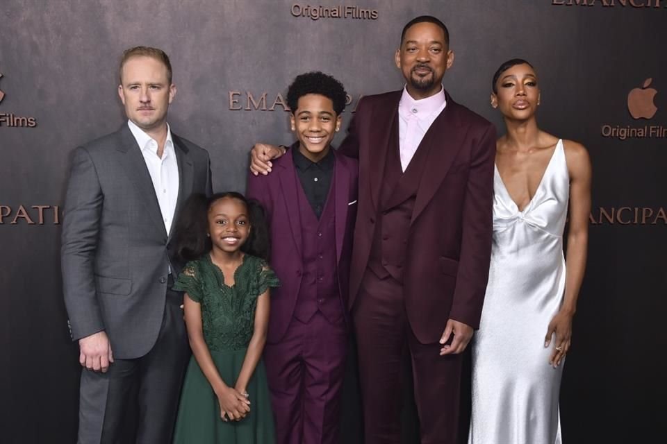 Will Smith reapareció con su familia en la alfombra roja de la película 'Emancipation', la cinta se estrenará mañana.