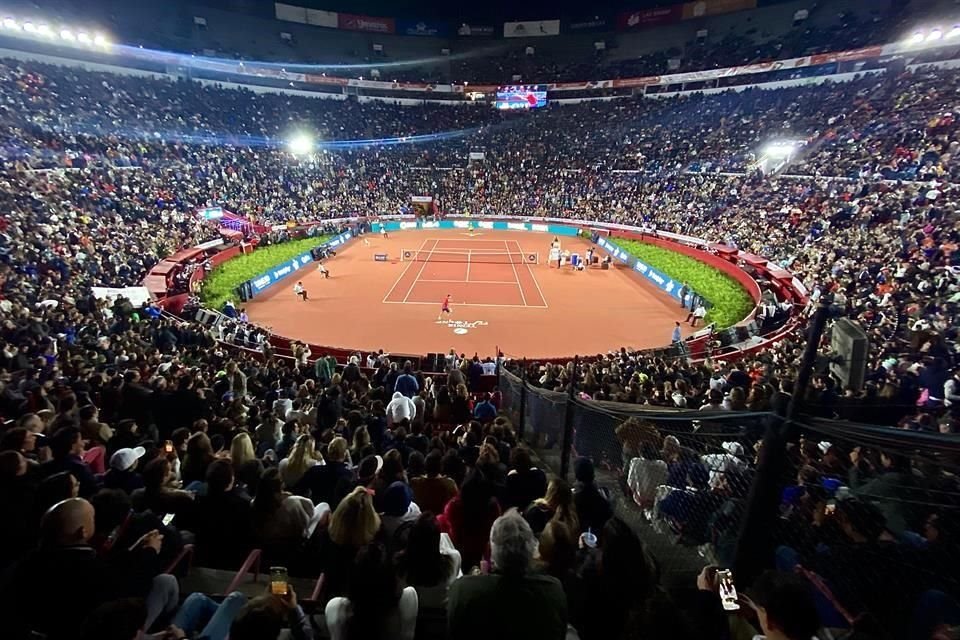 La Plaza México vibró con el tenista español.