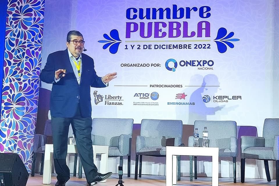 Luis Guillermo Pineda Bernal, comisionado de CRE.