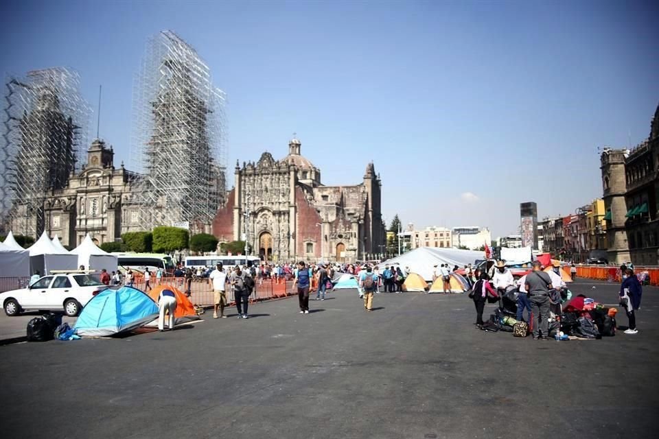 Los manifestantes de la CNTE salieron en caravana desde Chilpancingo.