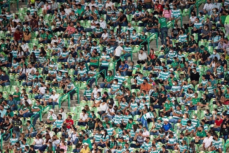 El Estadio Corona abrirá al 70 por ciento de aforo para la Final de Ida entre Cruz Azul y Santos, así lo permitió el Gobierno estatal.