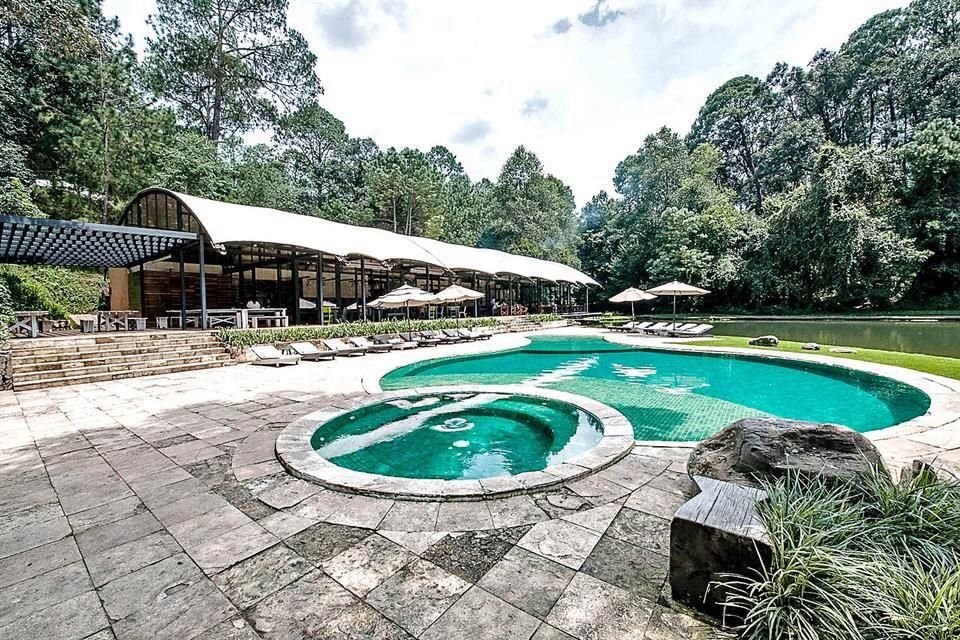 La piscina es uno de los atractivos  de este oasis en Valle de Bravo