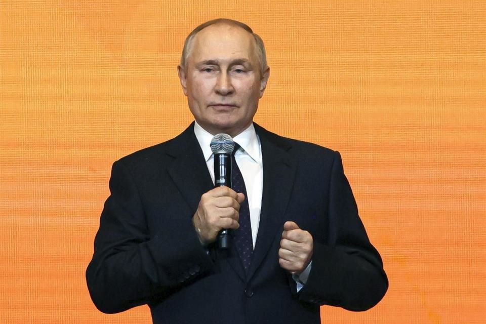 La ley contra lo que Rusia considera 'propaganda homosexual' fue promulgada por el Presidente Putin.