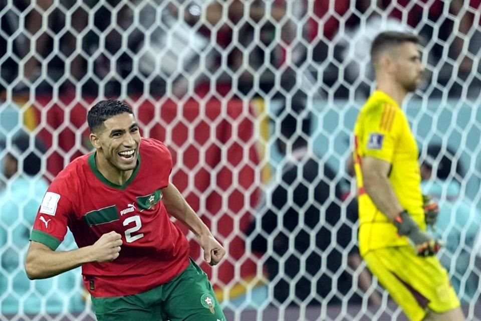 El zaguero de Marruecos, Achraf Hakimi, nació en Madrid, pero optó por la nacionalidad de sus padres, y anotó el gol que sentenció a España en el Mundial de Qatar 2022.