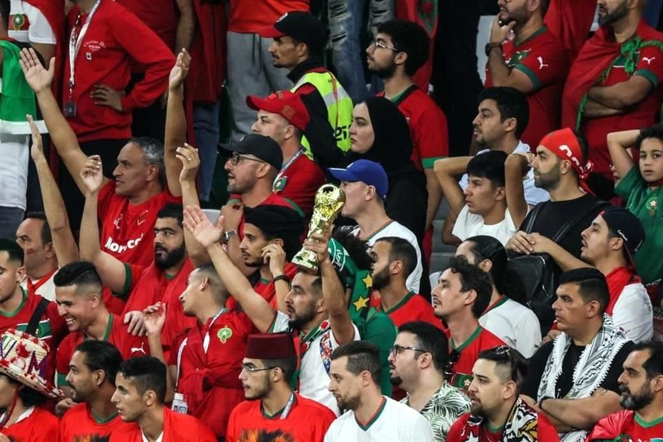 Los aficionados de Marruecos que hicieron sentir a su selección como si fueran locales, se ilusionan con seguir avanzando en Qatar 2022.