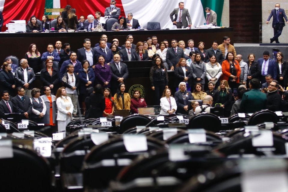 Morena y sus aliados en la Cámara de Diputados aprobaron el llamado 'Plan B' del Presidente Andrés Manuel López Obrador.