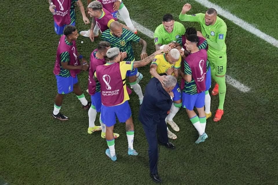 El técnico fue criticado por bailar durante el festejo de un gol contra Corea del Sur, en los Octavos de Final.