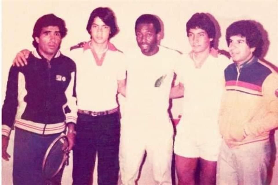 Carlos Reinoso,  Juan Carlos Zarazua, Pelé,  José Luis Zarazúa y  Victor Hugo Reinoso.