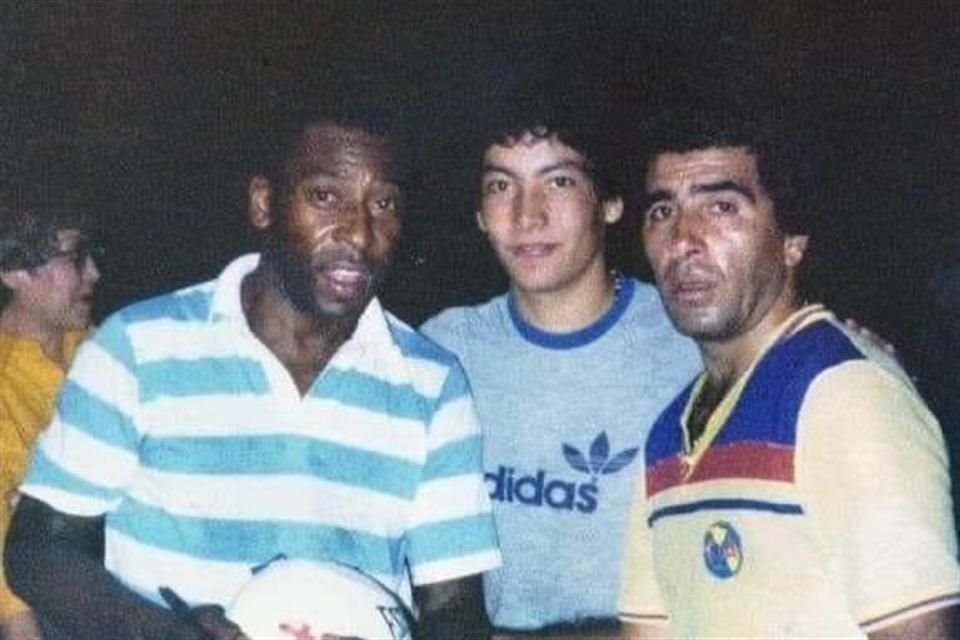 Pele junto a José Luis Zarazúa y Carlos Reinoso.