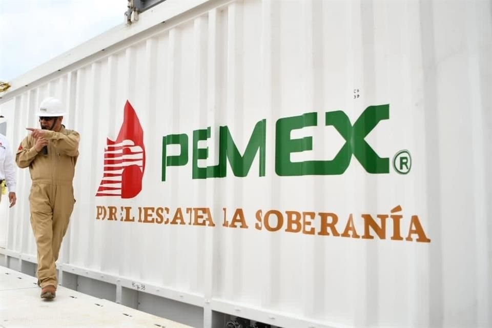 Pemex es la petrolera más endeudada del mundo.
