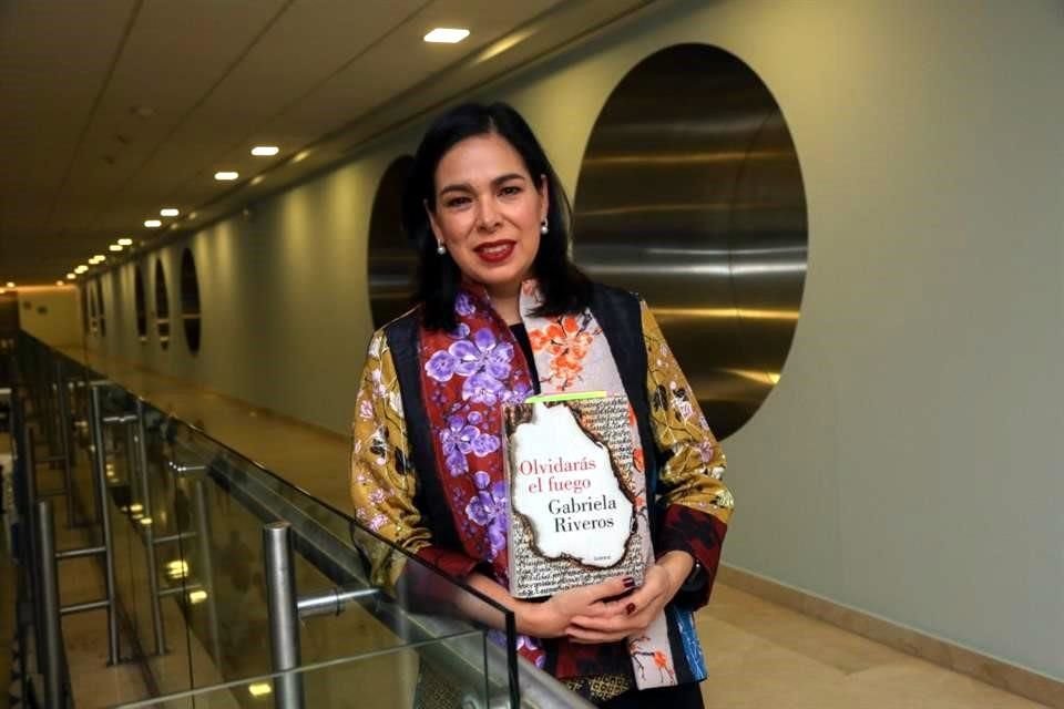 La escritora mexicana Gabriela Riveros cuenta la historia de una familia que ocultaba su religión y fue quemada en la inquisición durante el Virreinato: los Carvajal.