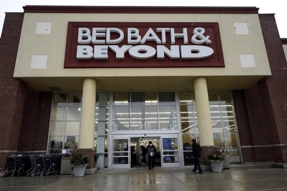 Los resultados preliminares del cuarto trimestre fiscal que finalizó el 25 de febrero muestran una disminución de ventas comparables de Bed Bath & Beyond en el rango de 40 a 50 por ciento y pérdidas operativas continuas.  