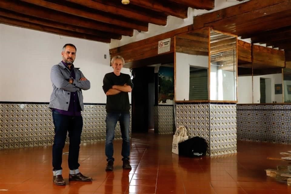 El espacio está siendo adaptado para albergar la primera Licenciatura en Fotografía, cuentan Oswaldo Ruiz, responsable académico del programa, y Fabián Hofman, director de la Escine.