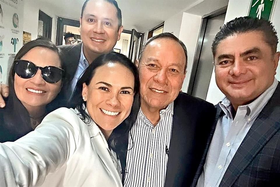 La aspirante del PRI a la Gubernatura del Edomex, Alejandra del Moral, se reunió ayer con los líderes del PRD, como parte de las negociaciones de la alianza electoral.